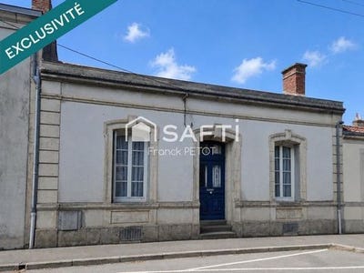 /international/fr/lucon-pays-de-la-loire-310108375427/