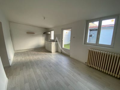 /international/fr/saint-augustin-des-bois-pays-de-la-loire-310109072559/