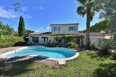 /international/fr/uzes-aquitaine-310102440570/