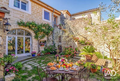 /international/fr/aigues-vives-languedoc-roussillon-310108319288/