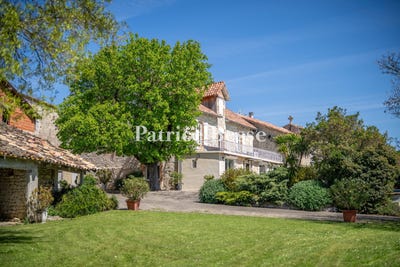 /international/fr/lauzerte-midi-pyrenees-310107429562/