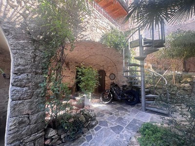 /international/fr/rochegude-languedoc-roussillon-310106382353/