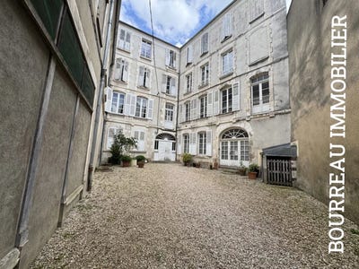 /international/fr/joigny-burgundy-310108290837/