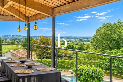 /international/fr/uzes-languedoc-roussillon-310108553467/