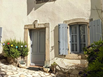 /international/fr/laurens-languedoc-roussillon-310103286826/