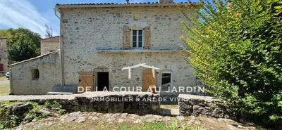 /international/fr/montcuq-en-quercy-blanc-midi-pyrenees-310101861372/