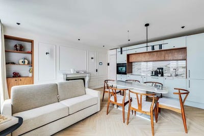 /international/fr/rue-rougemont-paris-ile-de-france-310105243123/