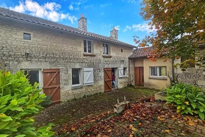 /international/fr/la-tour-saint-gelin-centre-val-de-loire-310108138811/