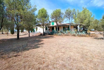 /international/fr/montagnac-auvergne-310098903964/