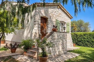 /international/fr/biot-provence-alpes-cote-d-azur-310110282355/
