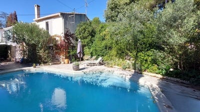 /international/fr/villeneuve-les-avignon-languedoc-roussillon-310108526704/