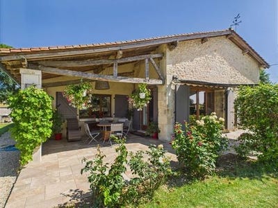 /international/fr/aubeterre-sur-dronne-charente-310100497379/