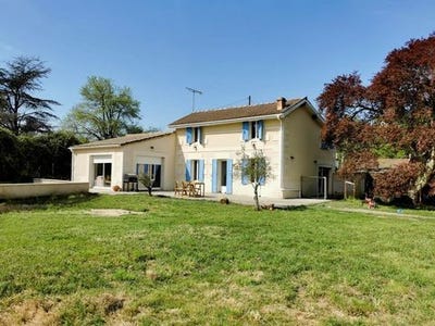 /international/fr/saint-yzan-de-soudiac-aquitaine-310099228061/