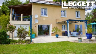 /international/fr/sarlat-la-caneda-aquitaine-310101471599/?lang=en