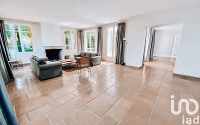 /international/fr/mandres-les-roses-ile-de-france-310100105381/