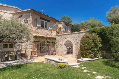 /international/fr/78-chemin-des-hauts-adrechs-montauroux-provence-alpes-cote-d-azur-310100957135/?lang=en