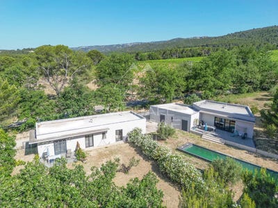 /international/fr/lourmarin-provence-alpes-cote-d-azur-310101078140/