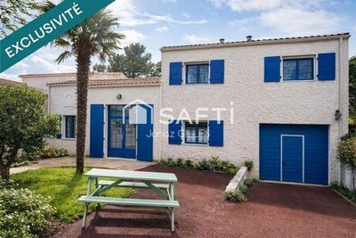 /international/fr/le-grand-village-plage-charente-310105946503/