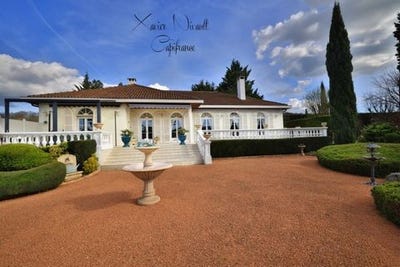 /international/fr/la-roche-vineuse-burgundy-310100041596/
