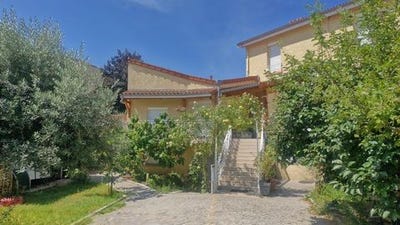 /international/fr/clermont-ferrand-auvergne-310109799502/