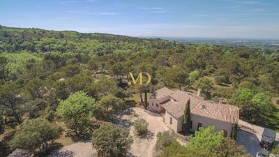 /international/fr/venasque-provence-alpes-cote-d-azur-310107766494/