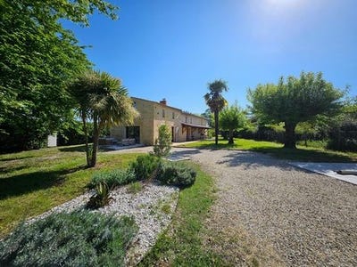 /international/fr/lesparre-medoc-aquitaine-310099075787/