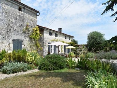 /international/fr/courbillac-charente-120094387236/