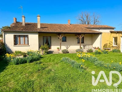 /international/fr/la-ferriere-en-parthenay-charente-310107557005/