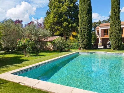 /international/fr/saint-etienne-du-gres-provence-alpes-cote-d-azur-310098747267/