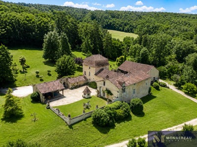 /international/fr/leguillac-de-l-auche-aquitaine-310108870746/
