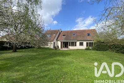 /international/fr/maintenon-centre-val-de-loire-310106855317/