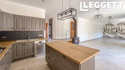 /international/fr/saint-pierre-de-chignac-aquitaine-310108002953/