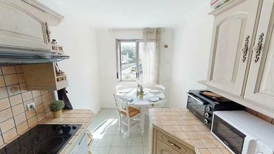 /international/fr/rue-des-trois-pierres-lyon-rhone-310107420347/