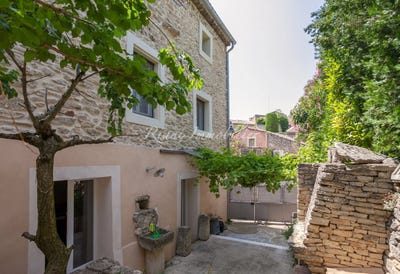 /international/fr/cabrieres-d-avignon-provence-alpes-cote-d-azur-310100576987/?lang=zh-tw