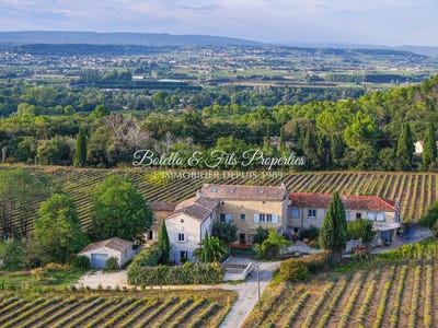 /international/fr/pont-saint-esprit-languedoc-roussillon-310108650235/