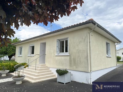 /international/fr/barbezieux-saint-hilaire-charente-310099811164/