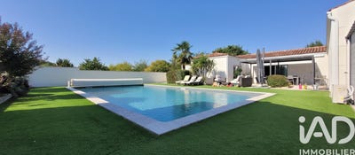 /international/fr/saint-jean-d-angely-charente-310105430989/