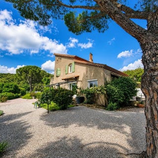 /international/fr/roquebrun-languedoc-roussillon-310108652615/
