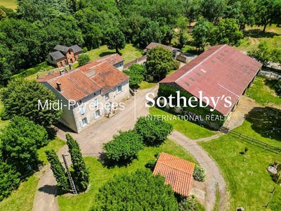 /international/fr/castres-midi-pyrenees-310104530758/