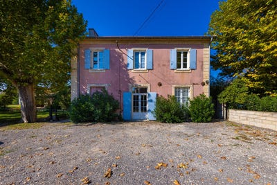/international/fr/vic-le-fesq-languedoc-roussillon-310108652112/