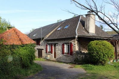 /international/fr/uzerche-limousin-310101379248/