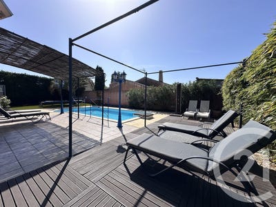 /international/fr/cogolin-provence-alpes-cote-d-azur-310108593115/