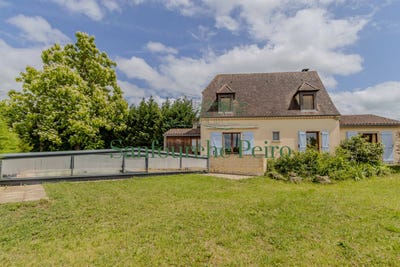 /international/fr/la-roque-gageac-aquitaine-310109313579/