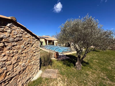 /international/fr/vinon-sur-verdon-provence-alpes-cote-d-azur-310108209410/