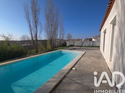 /international/fr/vacquieres-languedoc-roussillon-310106773614/