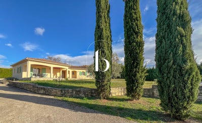 /international/fr/barjac-midi-pyrenees-310108565033/