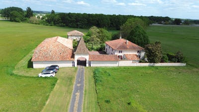 /international/fr/barbezieux-saint-hilaire-charente-310107943296/