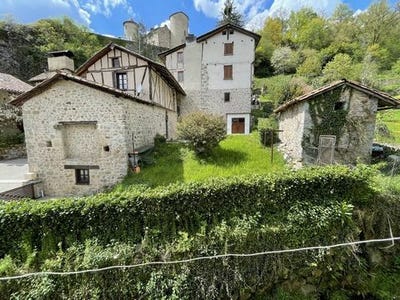/international/fr/laroquebrou-auvergne-310101383947/?lang=en