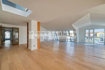 /international/fr/la-rochelle-franche-comte-310085928894/