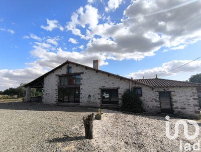 /international/fr/le-champ-saint-pere-pays-de-la-loire-310100786695/